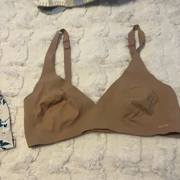 SKIMS plunge bra - Picture 2 of 3